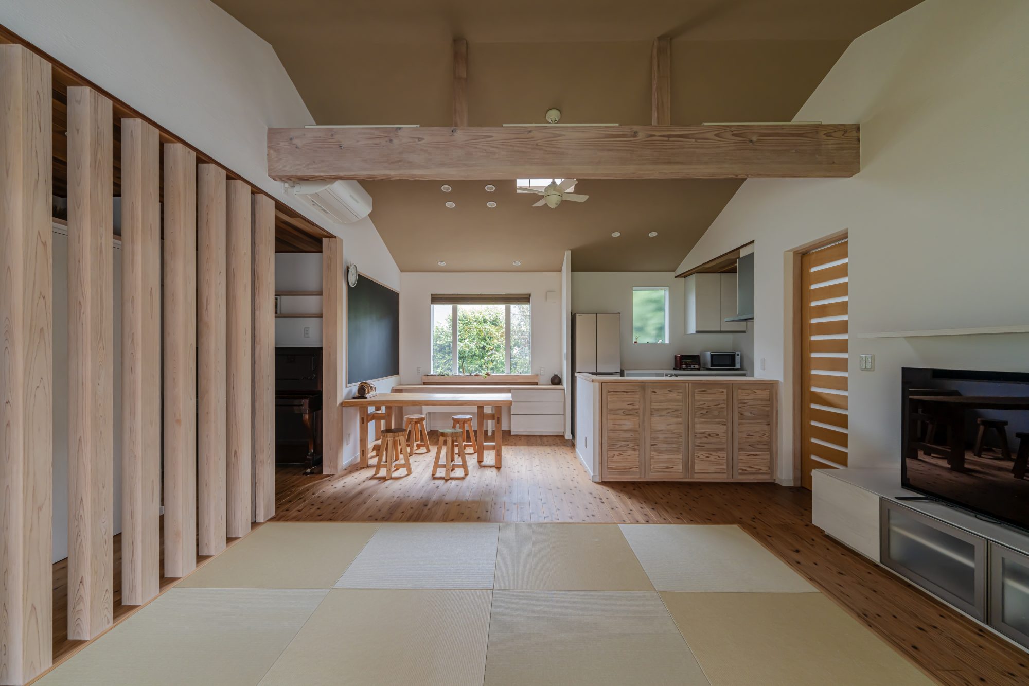 「静かにしてね」が増えていった頃、家づくりを考え始めました。