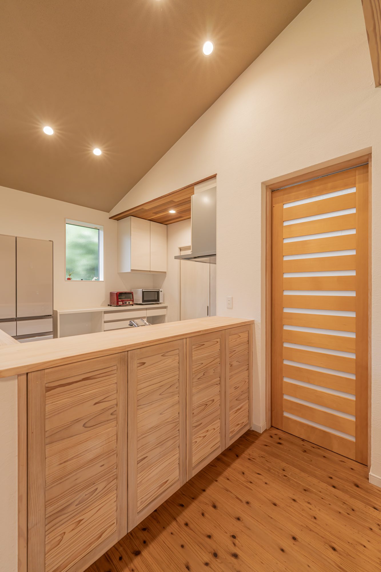 「落ち着いて暮らせる家」を考えたら、自然と平屋がしっくりきました。